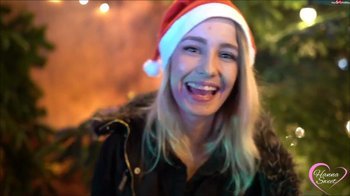 Hanna-Sweet - Public Piss auf dem Weihnachtsmarkt