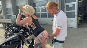 Valery_Venom - Dreiste Challenge endet mit Spermafresse - Ich lass auch alles mit mir machen