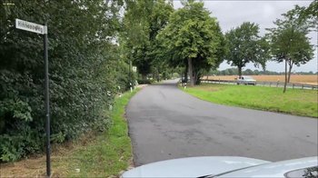 Julia-Winter - Cumshot direkt neben der Bundesstrasse