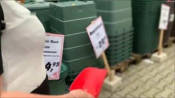 SteffiBlond - Ex Nachbarn getroffen - ob er weiß was ich treibe - Komm wir pissen draußen im Gartenbereich