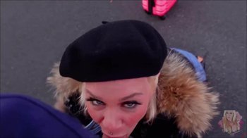 SteffiBlond - PUBLIC SPRITZ MICH VOLL BEVOR DER FLIEGER GEHT