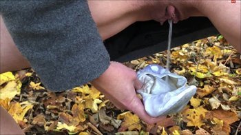 KarinaHH - Schläppchen zum Muschi dehnen und Reinpissen (Userwunsch)