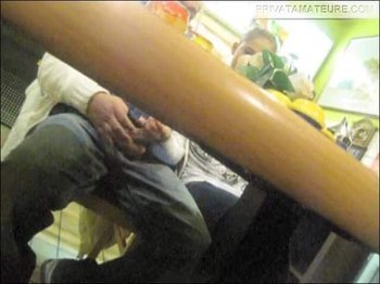 SexyAnna18 - Im Dönerladen Schwanz gewichst