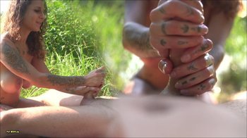 Mara-Martinez - ABGESPRITZT VOR ZUSCHAUERN  - Outdoor-Handjob am See