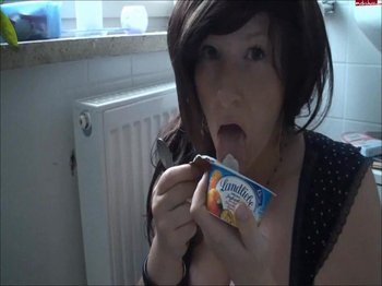 devote-schlampe - Jogurth mit WiXe