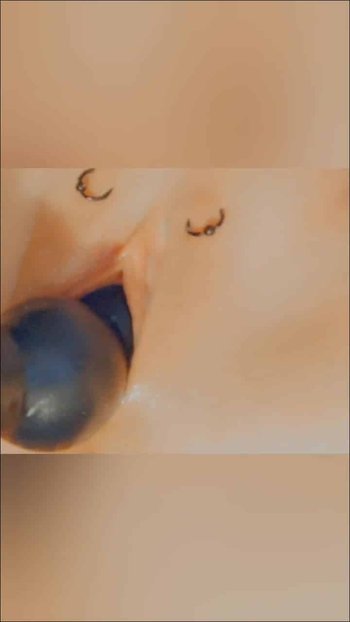 SklavinS_pervert - Sklaventraining mit riesigen sexspielzeugen die muschi ausläuft