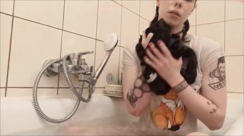 Elli_Young - Badespaß mit großem O