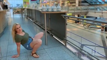 SteffiBlond - Im Flughafen dort Mund markiert - selbst die Aussichtsplattform riecht nach mir