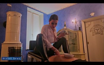 Strict_Senz - Miss Alessa Milano Gaming and Facesitting in the Smothering Chair