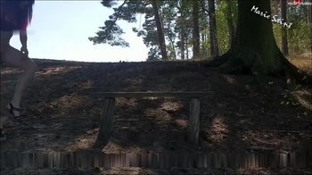 Marie-Saint - Waldpiss einfach mal laufen lassen den Natursekt