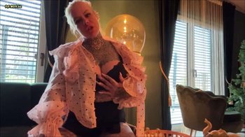 SteffiBlond - STEFFI GOES TO DUBAI - Sei meine FICKBEGLEITUNG