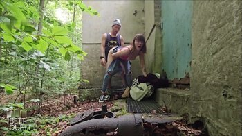 BettDuett - Die Jeans meiner Freundin zum ficken zerrissen