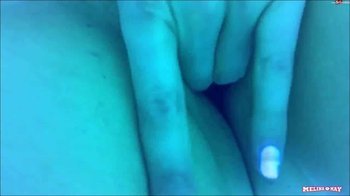 Melina-May - Heimlich im Solarium gefingert