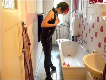 HeavenlyKiss - Wichsen im Glanzoverall