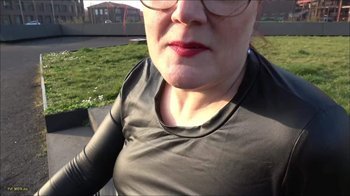 MrsEssen7471 - Eine Outdoor Wichsanleitung und vom Spanner angespritzt worden