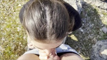 LeahSnuSnu - Blowjob an fremden Wanderer - Bin ich eine Hobbyhure