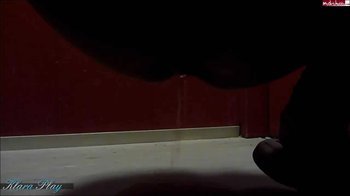 6T4Y - Schattenpissen im Aufzug