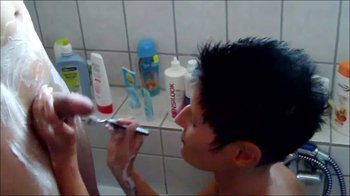 PinkDeluxe - Monsterschwanz rasiert und geblasen