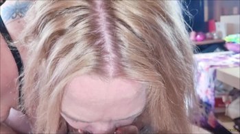 MolligeSchlampeHot - NACHBARN REIN GELASSEN UND AO RAN GELASSEN...BIS ZUR 1. POV FACICAL-CUMSHOT EXPLOSION