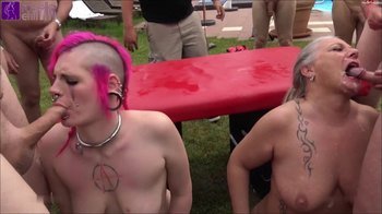 RosellaExtrem - Perverser Spermatausch bei Outdoor Abspritz und BlowJob Orgie