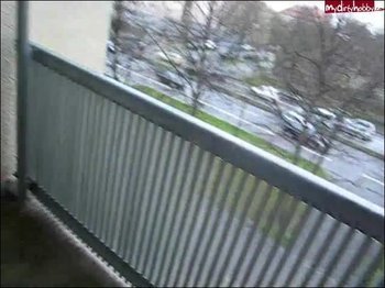 devote-schlampe - Vollgespermt auf dem Balkon