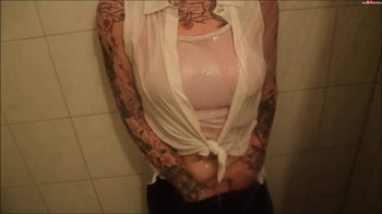 Clara-Clam - Ganz nasse Klamotten Teil 1 - Wetlook