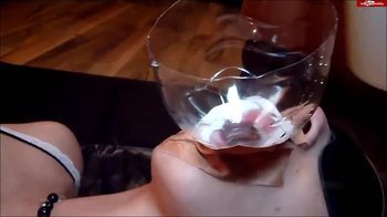 ViktoriaGoo - Chancenlose Pisse-abfüllung