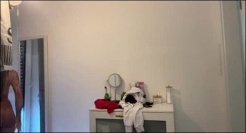 janaexklusiv - Nach dem duschen für dich angezogen im roten Kleidchen