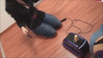 LadyMoniQe - Neues Spielzeug - Die Fickmaschine