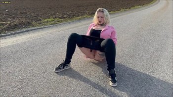 Valery_Venom - OMG voll ERWISCHT - Dreister OutdoorPiss fast schiefgegangen