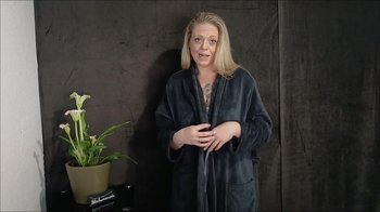 Anna-Lustig - So nervös war ich noch nie - Ich zeige meine Brüste öffentlich