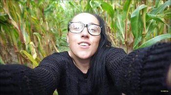 Theresina - Anal zerstoert mit Riesen-Maiskolben - Ass to Pussy Outdoor