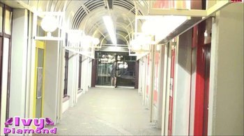 Ivy-Diamond - Skandaloes  nackt im Kaufhaus