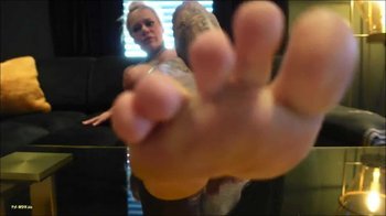 SteffiBlond - Spritz auf meine nature unlackierten FÜSSCHEN