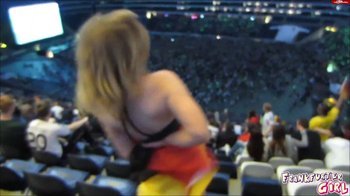 FrankfurterGirl - Splitternackt beim Public Viewing in Frankfurt