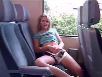 SexxyFeeling4U - Im Zug gefingert