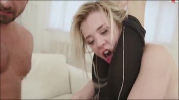 TeenieMiniMaus - Gestappelte Teenyfickärsche mit freier Lochwahl