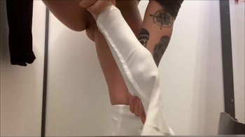 SteffiBlond - Der Mittagspausen piss - im Sportgeschäft einfach in die ReiterStiefel gepisst - dreist abgestellt