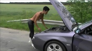 PinkDeluxe - Sexy Leggings bei Autopanne