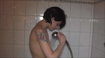 LilyBang - Mein aller erstes Video - In der Dusche