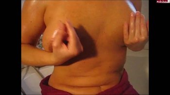 Secret-DeLuxe - Tuer 3  - Zuhause traegst du Satin