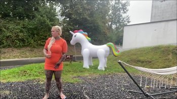 SteffiBlond - Vor die VILLA gepisst - SEI EIN EINHORN EINZIGARTIG & BEZAUBERND