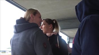 Julia-Winter - Public - Ein Schwanz fuer Mich und Lana