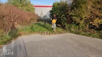 BettDuett - UNCUT - Fahrrad Fick Tour mit meiner Freundin
