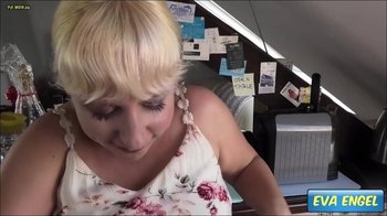 Jana-Schwarz - Perverser typ fickt und kommt auf meine haarige muschi