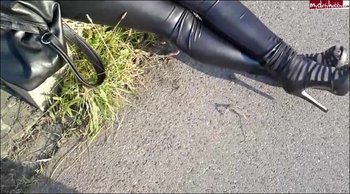 nylonwife - Am Rhein in lack Leggins in Duesseldorf