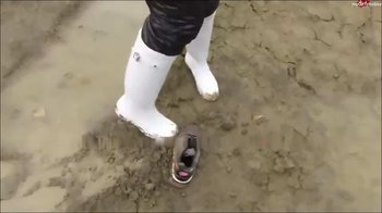 Shinylady2015 - Meine Ex Lieblings Sneaker werden von wetlook Gummistiefel erledigt Schlamm - nichts für Weichling