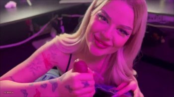 Bunny-Lou - OMG ich konnte NCHT mehr WARTEN -Am Arbeitspatz mit BLOWJOB überrascht