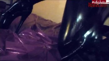 Avengelique - Mit Gasmaske - Nasses Loch gefingert