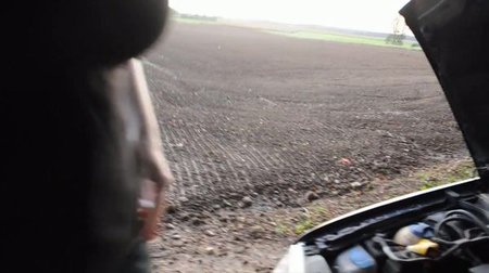 hotride82 - Dorfschlampe bei Autopanne öffentlich abgefickt